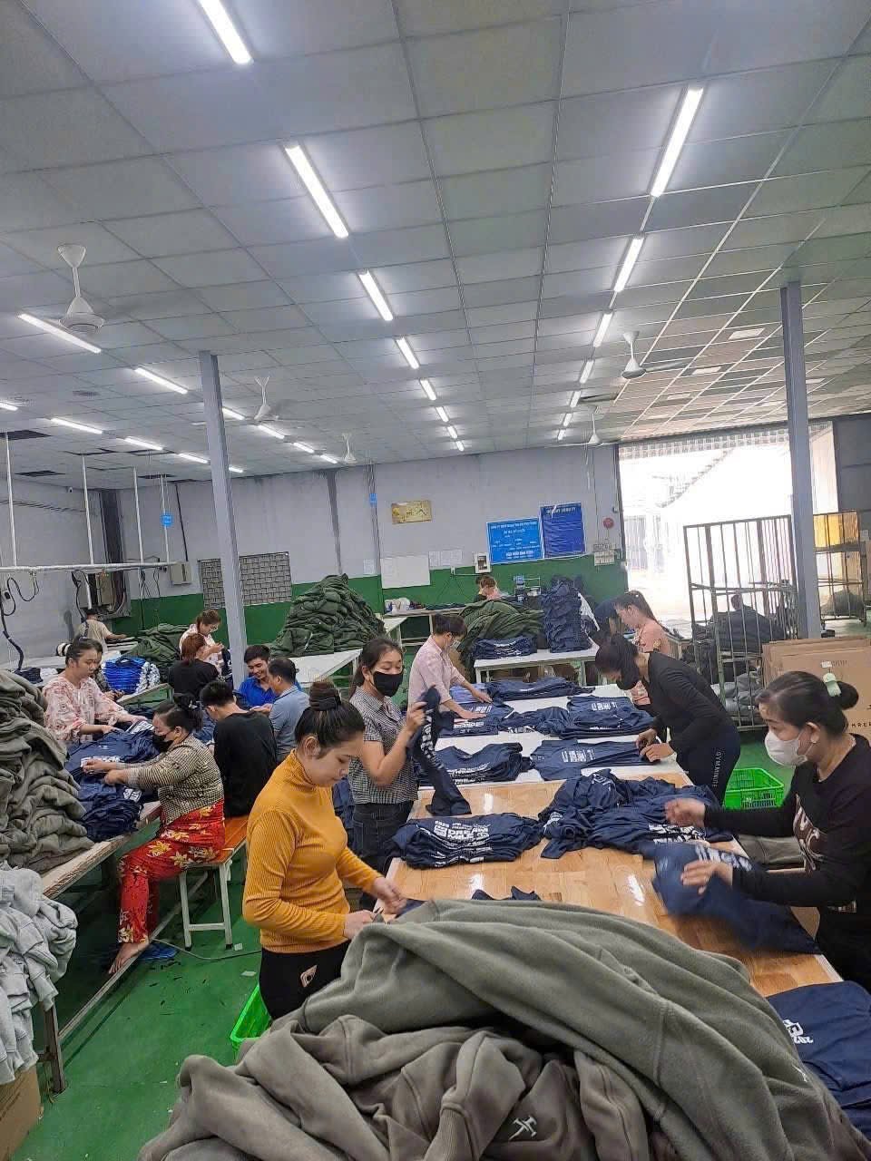 AT Garment folding and packing