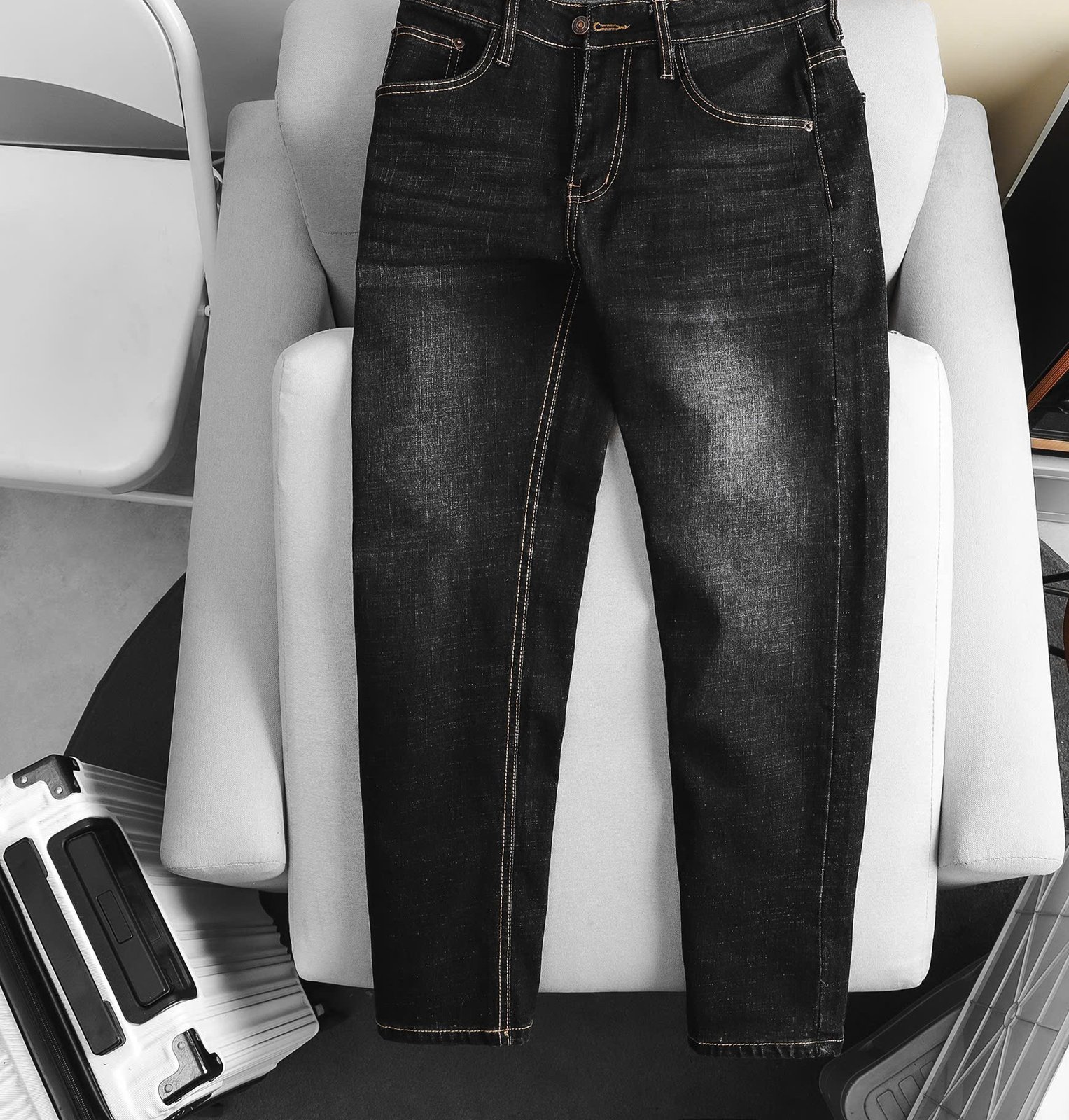 Jeans &mdash; Black